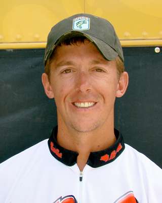 <p>
	Josh Wray of Omaha, Ark., will fish for his home state in the Central Division. Heâs a residential home contractor and a member of the Green Forest Bass Club.</p>
