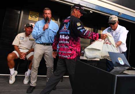 <p>
	Kevin Short strides onstage with what would be the game-changer.</p>
