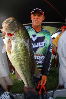 <p>
	<strong>7. Aaron Martens 11-2</strong></p>
<p>
	"The Natural" is known for finesse fishing and catching numbers of bass, but Aaron Martens catches big ones, too, like this 11-2 from the California Delta in 2007 that ranks seventh among all lunkers in Elite history.</p>
