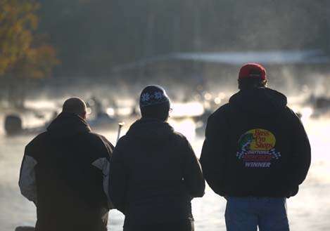 <p>
	Spectators watch as pro- and co-anglers finally make their way out of the marina.</p>
