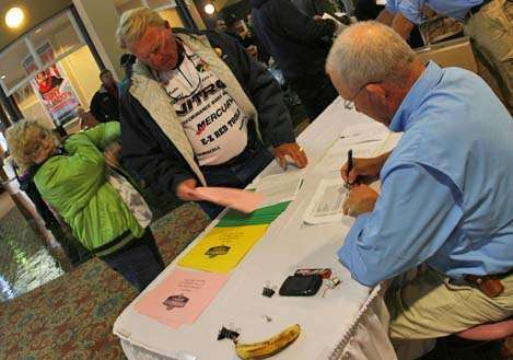 <p>
	The legendary Roland Martin fears not the banana as he registers for the Bass Pro Shop Bassmaster Central Open #3 at the Welk Theater in Branson, Mo.</p>
