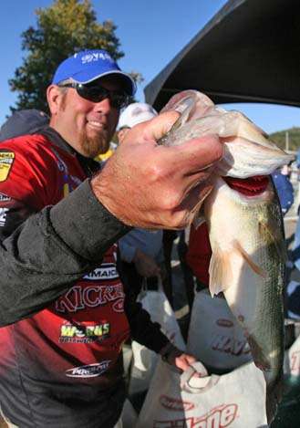 <p>
	 </p>
<p>
	Clark Reehm shows off the kicker that put him in third place with 12-9.</p>
