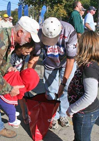 <p>
	Dodson's family takes a peek into his Day Two bag.</p>

