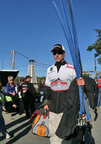 <p>
	Co-angler James Robinson clears out of Table Rock to hit the road for his home in Jackson, Tenn., after a bad second day.</p>
