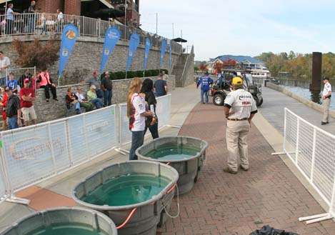 <p>
	Anglers catch a ride from the boat parking area behind Bass Pro Shops to the holding tanks backstage.</p>
