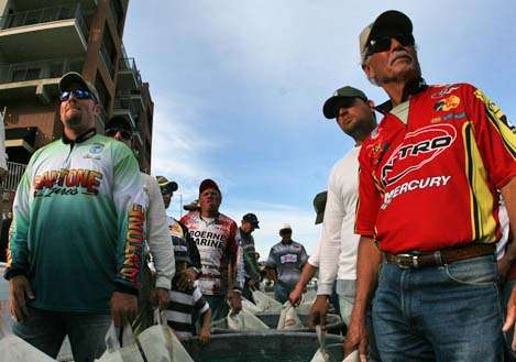 <p>
	Pros Chris Lee (left) and Tommy Martin lead up a posse of anglers waiting at the holding tanks.</p>
