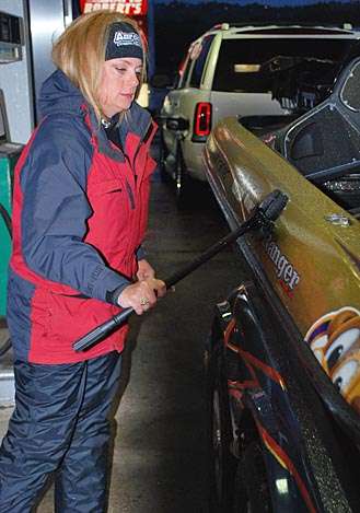 <p>
	 </p>
<p>
	Wiping spilled gas with the gas stationâs windshield washer tool is a trick Parker learned to help preserve the boat wrap.</p>
