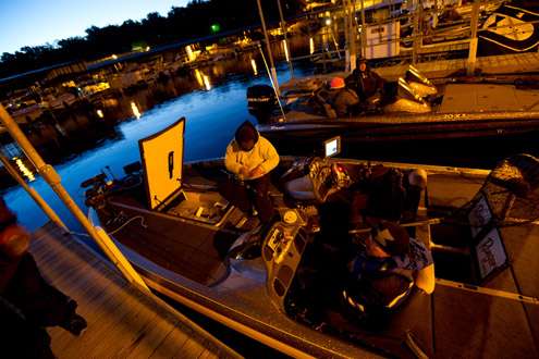 <p>
	Anglers prepare for a long day of fishing on Day One of the Bass Pro Shops Central Open #3. </p>
