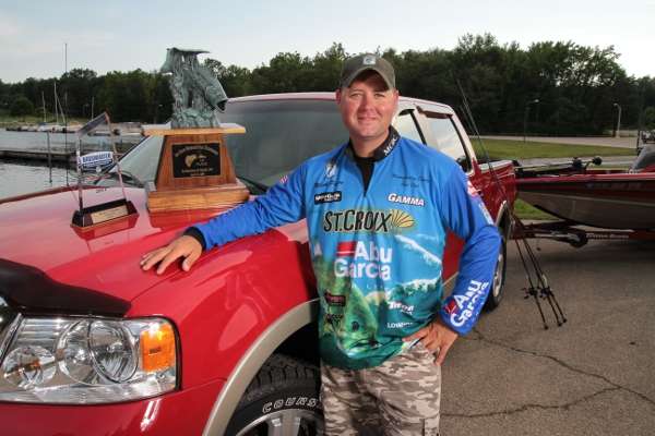 <p>
	Mark Pierce of Clarksville, Tenn., is in U.S. Army Special Operations. He fishes for the Montgomery County Bass Club, and heâll compete for Tennessee in the Southern Division. He is backed by ECO Pro Tungsten, St. Croix Rods, Gamma, Mercury, Abu Garcia and the Night Stalker Association.</p>

