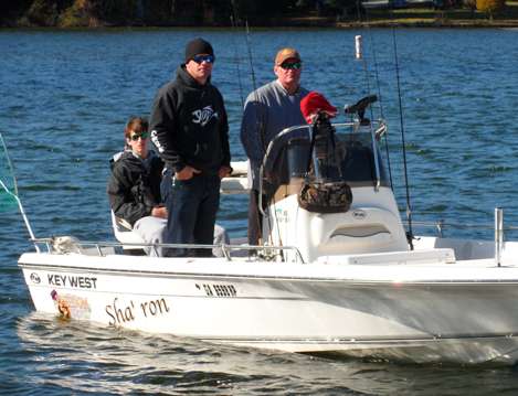 <p>
	Scott Morgan, founder of Heroes on the Hooch, watches as the anglers blast off.</p>
