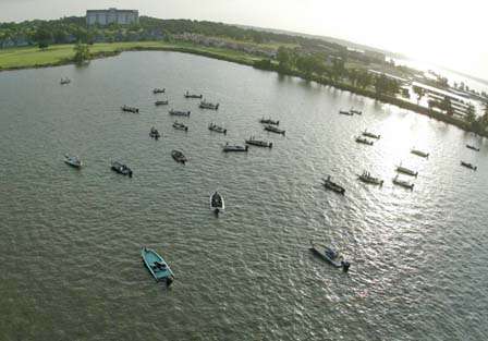 <p>
	Spectators were present in big groups as evidenced by dozens of boats surrounding Jeff Kriet in 2007.</p>

