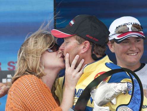 <p>
	Mike McClelland receives a kiss from his wife, Stacy, as his son Justin looks on moments after winning the 2006 Elite Series event.</p>
