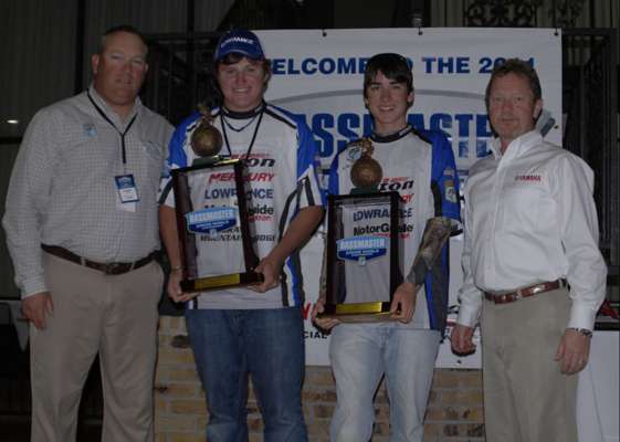 <p>
	Jon Stewart, senior manager of the B.A.S.S. Federation Nation, and Dave Ittner of Yamaha presented trophies to the winners of the 2011 Bassmaster Junior World Championship (JWC). From left are Stewart, James Graves III, Lance Freeman and Ittner.</p>
