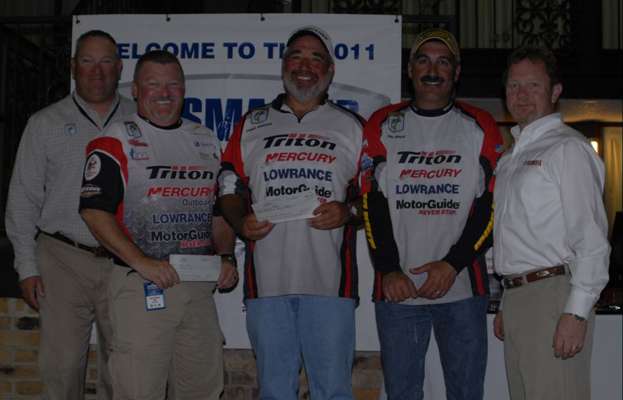 <p>
	Jon Stewart, B.A.S.S., and Dave Ittner, Yamaha, presented checks to the 2011 B.A.S.S. Federation Nation Championship contenders who caught the biggest bass of the tournament. From left are Stewart, Bryan McNeal (Day 3 big bass, 4 pounds, 5 ounces), Jamie Horton (Day 1, 5-2), John Diaco (Day 2, 5-1) and Ittner.</p>
