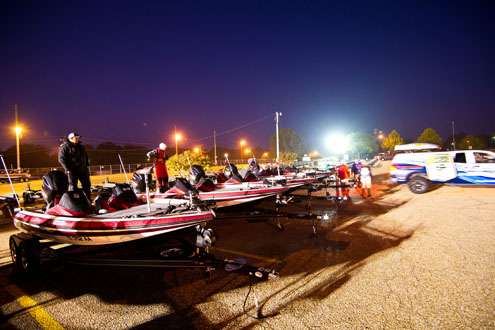 <p>
	 </p>
<p>
	Anglers wait for the Toyota B.A.S.S. trucks to pick them up. </p>
