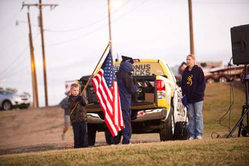 <p>
	Peyton, a young B.A.S.S. fan, holds the American Flag. </p>
