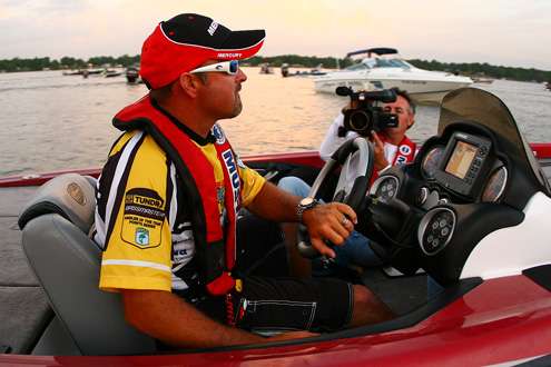 <p>
	Local favorite Jeff Kriet idles away from the launch dock on the final day of the 2007 Sooner Run. </p>
