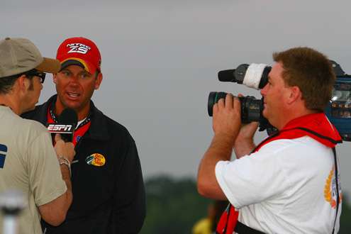 <p>
	Kevin VanDam gives an interview before the final day of fishing during the 2007 event on Grand Lake. </p>
