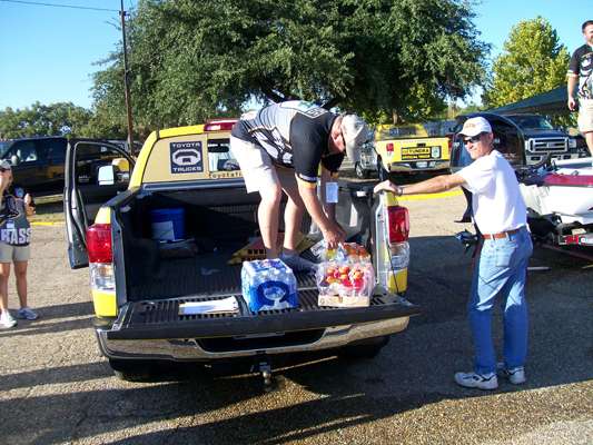 <p>
	Staff and volunteers fill the boats with drinks, food, fuel and ice.</p>
