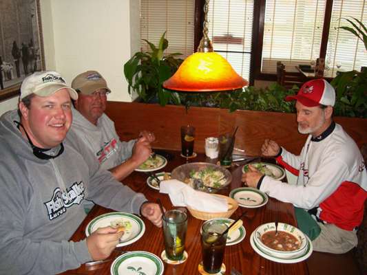 <p>
	Our house crew dined at Olive Garden the night before the Harris tournament was to begin. Notice that I didnât stop eating for the photos. I have much in common with Stoner.</p>
