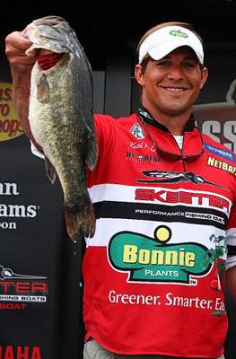 <p>
	Poche finished the tournament in 12th with a total of 38 pounds, 4 ounces, including his 25-3 on Day Two. Unfortunately, the big bite he experienced Friday didnât work out on the first and final days and Poche was only able to crank up four fish. âIf one bites it, itâs a big one, but I donât get many bites,â Poche said. âThat second day I went there and caught a good one early and stuck with it for the rest of the day.â</p>

