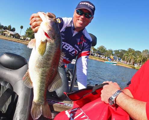 <p>
	 </p>
<p>
	David Walker holds up his biggest bass of the day.</p>
