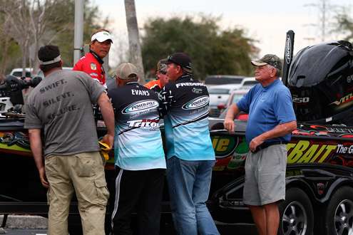 <p>
	 </p>
<p>
	Anglers gathered and compared notes before the final weigh-in. </p>
