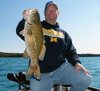 <p>
	Dan Kimmel caught this smallie on Torch Lake in Michigan in October 2011. âBig tail!â he pointed out.</p>

