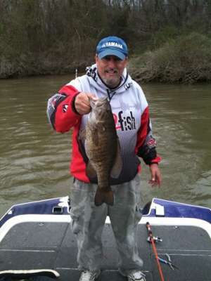 <p>
	Eric Petty and his friends didnât weigh this fish, but theyâre proud anyway! What do you guess the weight is? He caught it in March 2011 on Alabamaâs Pickwick Lake.</p>
