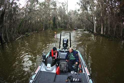 <p>
	Tournament leader Chris Lane starts off Day Three of the Bass Pro Shops Bassmaster Southern Open idling down the Dora Canal on the Harris Chain of Lakes.</p>
