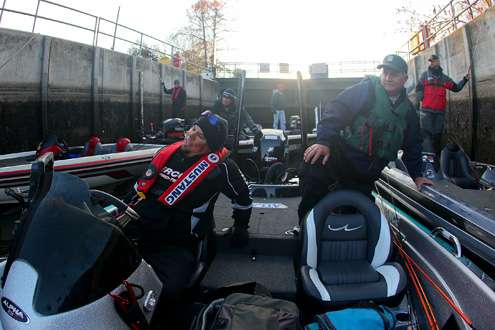 <p>
	Chris Lane and his non-boater, Bill Capps, relax in the lock early on Day Three of the Bass Pro Shops Bassmaster Southern Open on the Harris Chain.</p>
