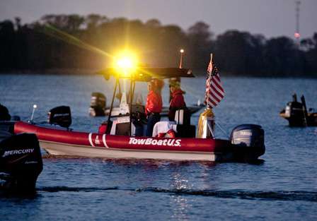 <p>
	BoatUS Anglerâs TowBoat U.S. team offers boat towing services for the Bass Pro Shops Southern Open #1.</p>
