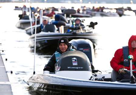 <p>
	The competitors take off on schedule at 7 a.m. ET.</p>
