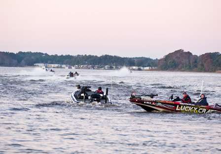 <p>
	Anglers take off from Wooton Park in Tavares, Fla.</p>
