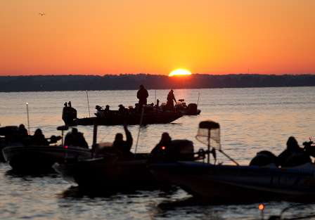 <p>
	The anglers and fans were greeted with a beautiful Florida sunrise. </p>
