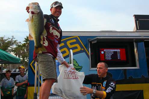 <p>
	 </p>
<p>
	Cliff Pirch pulls his best fish of the day from the livewell. </p>
