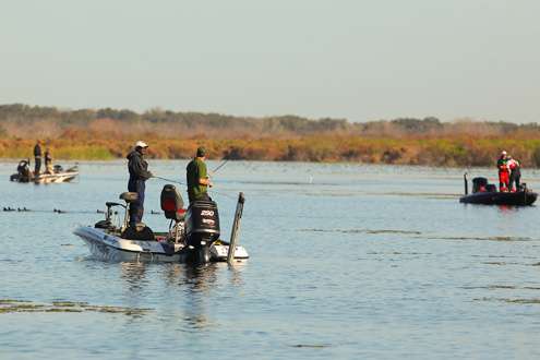 <p>
	Warming weather saw the spawning flats become more and more crowded with tournament boats.</p>
