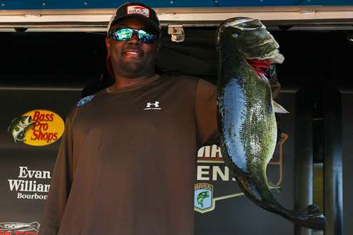 <p>
	Jarvis Ellis, co-angler (8th, 15-3)</p>
