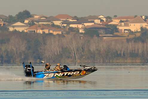 <p>
	2011 Elite Series Rookie of the Year Ott DeFoe changes fishing locations on Friday.</p>
