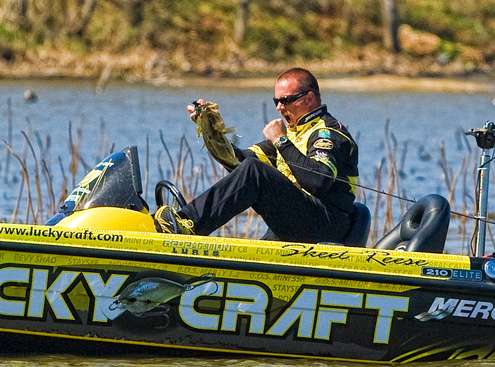 Reese lands what he thinks is the winning fish, and he went on to edge Mike Iaconelli by 11 ounces.
