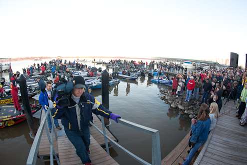 <p>
	The fans were lined up right down to the watersâ edge.</p>
