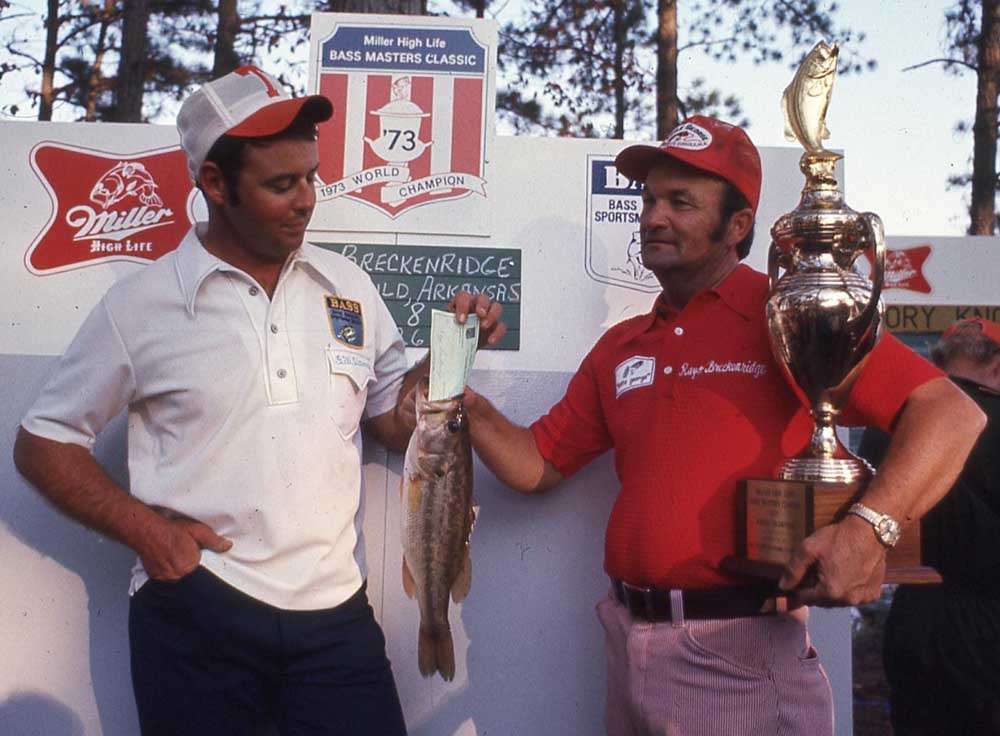 <p>
	An Arkansas farmer, Rayo Breckenridge (right), won the third Classic on Clarks Hill Reservoir. Bill Dance (left) finished second. Once again, the payout was winner take all, but prize money had increased to $15,000.</p>
