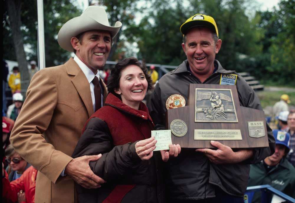 <p>
	In 1980, the Bassmaster Classic traveled north -- all the way to New York's St. Lawrence River, where Bo Dowden struck gold. He used a jig for most of his catch and held off a charge by the legendary Roland Martin to put his name in the record books and on the sport's most cherished trophy.</p>
