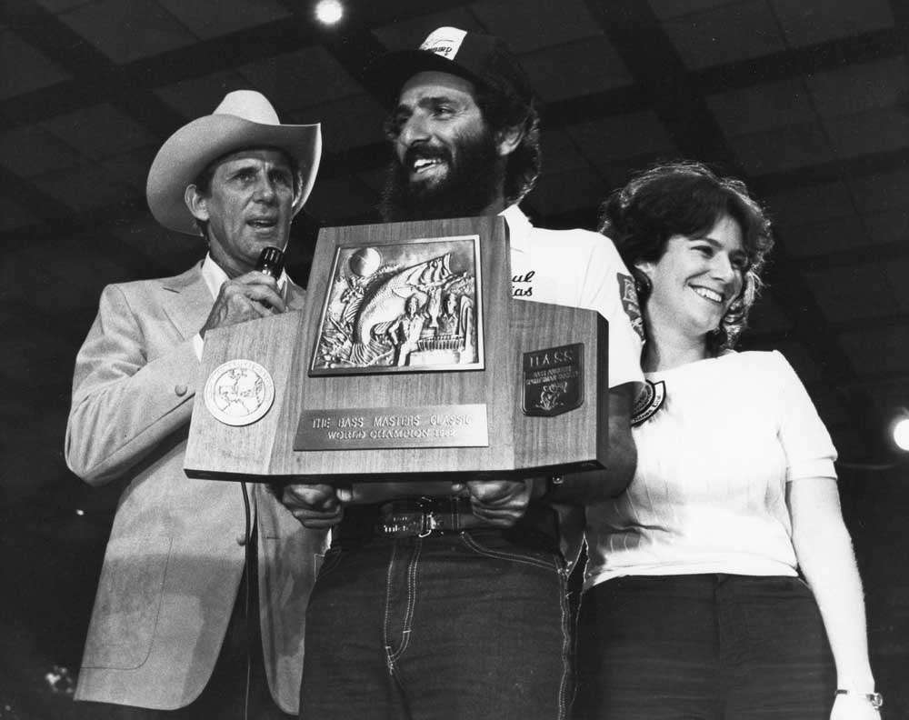 <p>
	The Bassmaster Classic made a star of Paul Elias in 1982, and Elias put "kneeling and reeling" on the map as he cranked his way to victory on the Alabama River. The Mississippi pro is still breaking stories about new techniques to the bass fishing world 30 years later, like the Alabama rig.</p>
