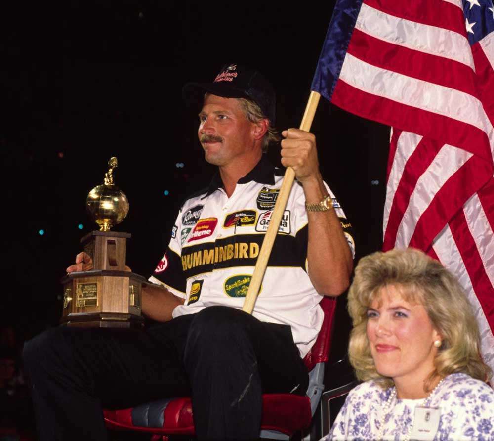 <p>
	Ten years after his first Classic victory, Hank Parker was back for one more. But most fans remember this championship not as the one Parker won, but as the one Jim Bitter lost by dropping the winning fish overboard after measuring it. The gaffe was enough to give Parker the win ... by two ounces.</p>
