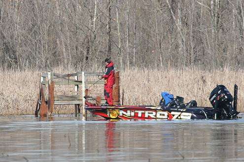 <p>
	Kevin VanDam fishes around a duck blind in a backwater of the Red River.</p>
