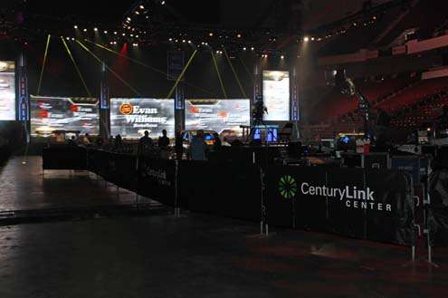 <p>
	 </p>
<p>
	 </p>
<p>
	Over an hour before the start of the 2012 Bassmaster Classic, this is what the CenturyLink Center looked like, with empty seats and crowds of people standing in various lines outside the arena.</p>
