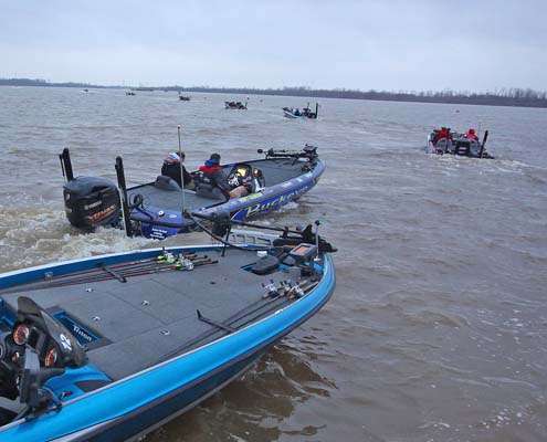 <p>
	Competitors leave Red River South Marina in a line Wednesday morning.</p>
