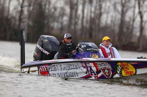 <p>
	Andrew Upshaw, the College Bass representative in the Classic, idles into a backwater area.</p>
