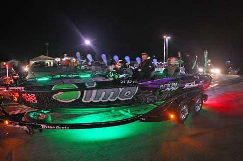 <p> 	Here are some scenes from the Day One takeoff of the 2012 Bassmaster Classic.</p> 